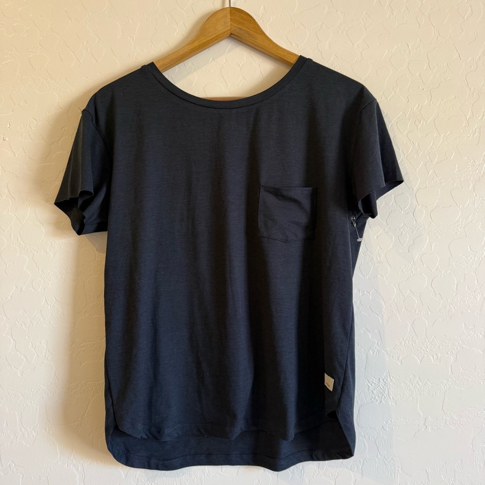 NEW Vuori Lux Performance T-Shirt - Picture 2 of 7